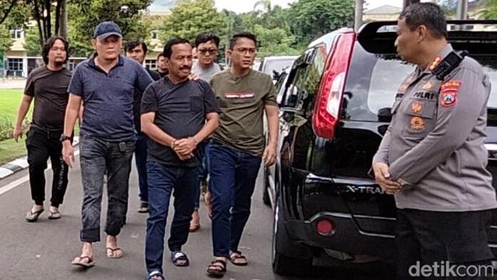 Penangkapan mantan Wali Kota Blitar Samanhudi terjadi pada Jumat, 27 Januari 2023. Ia ditangkap karena terlibat dalam perampokan rumah Wali Kota Blitar Santoso.