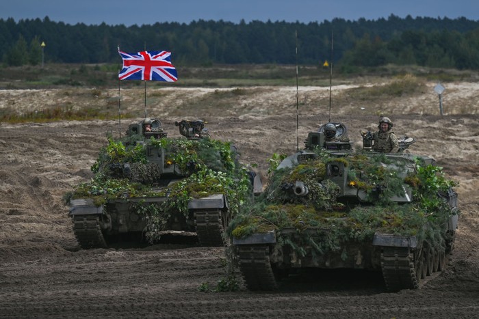 Pemerintah Inggris akan mengirim tank Challenger 2 ke Ukraina pada akhir Maret mendatang. Tank itu untuk membantu Ukraina mendorong pasukan Rusia keluar dari wilayahnya.