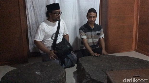 Batu-batu yang berada di kompleks Pasujudan Sunan Bonang, Rembang, Sabtu (28/1/2023).