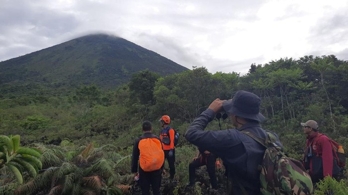 bpbd lumajang mencari 6 pendaki yang hilang
