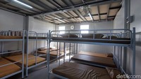 Pembagian kamar untuk tenaga terampil dan ahli juga berbeda. Jadi, untuk tenaga terambil satu kamar bisa diisi untuk 14 orang. Sementara tenaga ahli 8 orang.