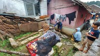 Gempa tersebut terjadi beberapa kali. Namun menurut penuturan warga yang paling kencang adalah yang ketiga, dengan kekuatan mencapai 4,0 magnitudo. Setelah itu gempa masih terus terjadi hingga total sebanyak 7 kali. (Foto: Yuga Hassani/detikJabar)