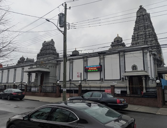 Di Bawah Kuil Kota New York Ini Tersembunyi Kantin India dengan Menu Lezat