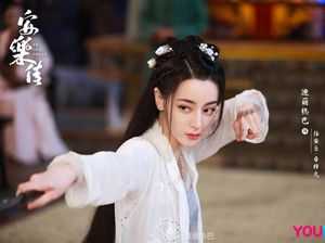 7 Potret Dilraba Dilmurat yang Bikin Semua Mata Tertuju Padanya