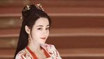7 Potret Dilraba Dilmurat yang Bikin Semua Mata Tertuju Padanya