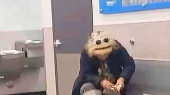 Rambut dan kacamatanya seperti monsterFoto: Reddit