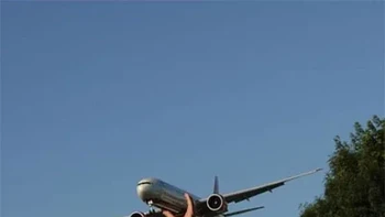 Bermain kapal terbang. Foto: Reddit