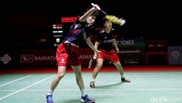 Liu Sheng Sun/Zhang Shu Xian bertanding melawan Jongkolphan Kititharakul/Rawinda Prajongjai di Istora Senayan, Jakarta, Sabtu (28/1/2023).