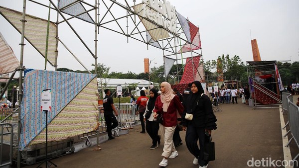 Suasana Kharisma Event Nusantara (KEN) 2023 yang diadakan di Keong Mas, Taman Mini Indonesia Indah, Jakarta, Sabtu (28/1/2023). Suasana Kharisma Event Nusantara (KEN) 2023 yang diadakan di Keong Mas, Taman Mini Indonesia Indah, Jakarta, Sabtu (28/1/2023).