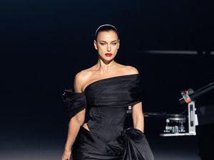 Irina Shayk Pernah Merasa Terjebak di Tubuh yang Salah, Benci Jadi Perempuan