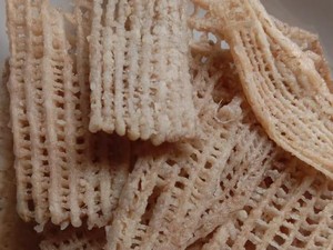 Keripik Batang Pisang Emak-emak Sidoarjo Dijamin Renyah-Lezat, Cobain Yuk!