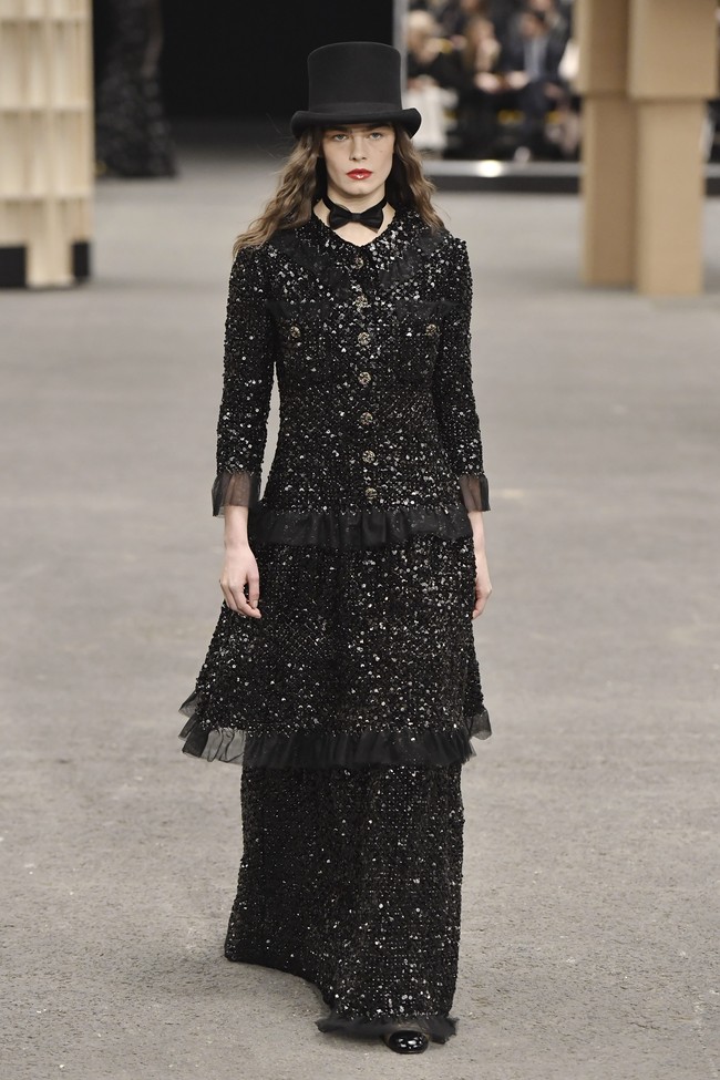 Inilah koleksi terbaru Chanel Haute Couture Spring/Summer 2023.  Foto: Dok. Getty images.
