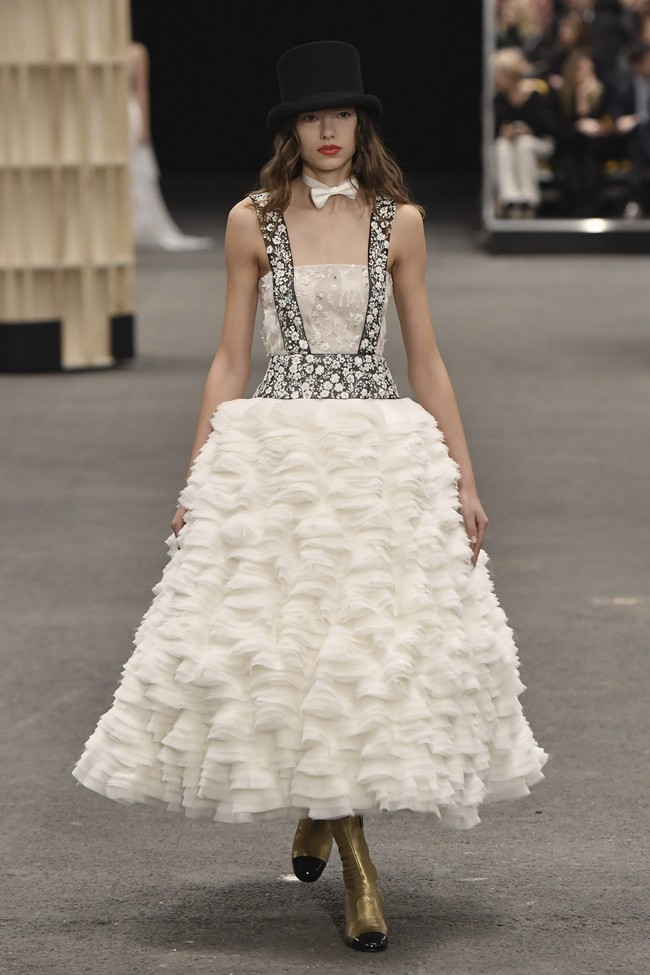 Inilah koleksi terbaru Chanel Haute Couture Spring/Summer 2023. Foto: Dok. Getty images.