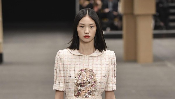 10 Koleksi Busana Chanel Haute Couture Spring/Summer 2023