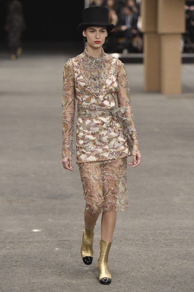 Inilah koleksi terbaru Chanel Haute Couture Spring/Summer 2023.  Foto: Dok. Getty images.