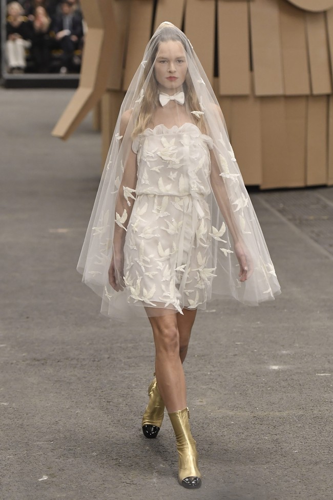 Inilah koleksi terbaru Chanel Haute Couture Spring/Summer 2023.  Foto: Dok. Getty images.