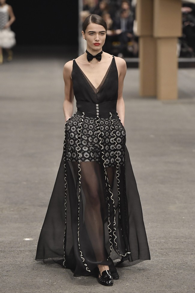 Inilah koleksi terbaru Chanel Haute Couture Spring/Summer 2023.  Foto: Dok. Getty images.