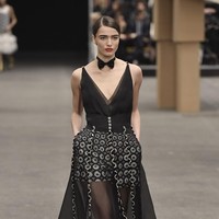Inilah koleksi terbaru Chanel Haute Couture Spring/Summer 2023.  Foto: Dok. Getty images.