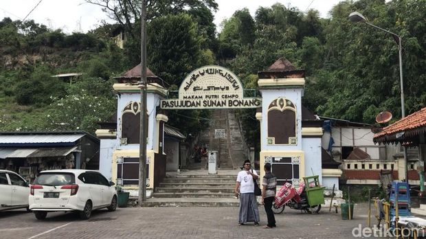 Kompleks tempat Pasujudan Sunan Bonang di Desa Bonang, Lasem, Rembang. Foto diambil pada Kamis (26/1/2023).