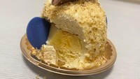 Bagian dalam puding bolu ini berisi krim padas seperti ini. Sementara bolu lembutnya ditaburi dengan bubuk miso. Foto: soranews24.com / Casey Baseel
