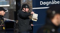 Ini dia potret saat Al-Quran dibakar oleh politisi sayap kanan Eropa, Rasmus Paludan, di depan sebuah masjid di depan kedutaan Turki di Kopenhagen, Denmark, Jumat (27/1/2023). Sebelumnya, pada pekan lalu ia juga sempat membakar Al-Quran di Stockholm, Swedia.