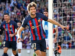 Dilansir dari Tribuna, Sergi Roberto dan Marcos Alonso kontraknya akan habis di musim panas 2024. Rencananya, kedua pemain itu mau dijual di bursa transfer musim dingin Januari 2024 (Getty Images)