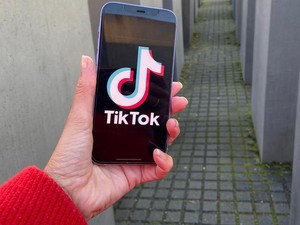 Membangkitkan Kesadaran Kaum Muda Soal Kebiadaban Holocaust Lewat TikTok