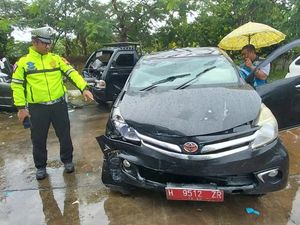 Mobil Protokoler Wagub Jateng Terguling di Tol Batang
