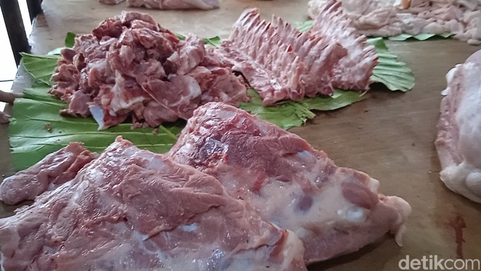 Hiruk Pikuk Pasar Babi yang Jadi Andalan Warga Kota Singkawang