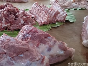 Hiruk Pikuk Pasar Babi yang Jadi Andalan Warga Kota Singkawang