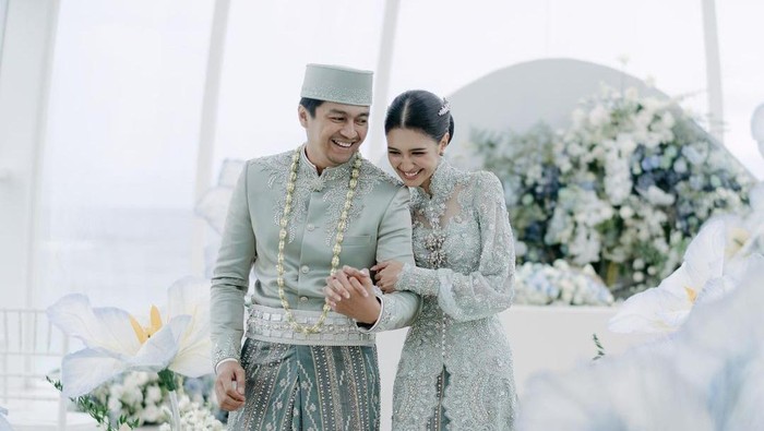 Pernikahan Mikha Tambayong dan Deva Mahenra Pernikahan Mikha Tambayong dan Deva Mahenra