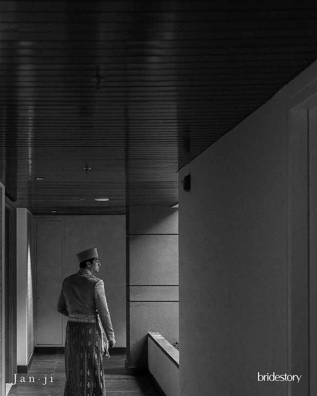 Pernikahan Deva Mahenra dan Mikha Tambayong ini mengejutkan netizen. Keduanya diketahui pasangan yang berbeda keyakinan. “Beneran ni?” tulis netizen di kolom komentar Instagram Mikha Tambayong. “Ini bkn film kan,” tulis netizen lain. “Loohhh . ..asataga Happy wedding kk .. .tau2 nikah woii,” tulis netizen lainnya. Foto: Instagram @thebridestory @miktambayong @devamahenra