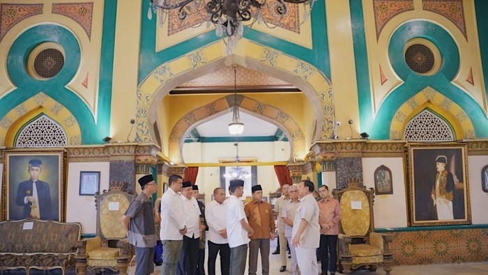 Prabowo saat mengunungi Istana Maimun Medan (Foto: Instagram Bobby Nasution)