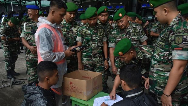 Rattan personel TNI AD dikerahkan untuk bantu korban banjir dan longsor di Kota Manado.
