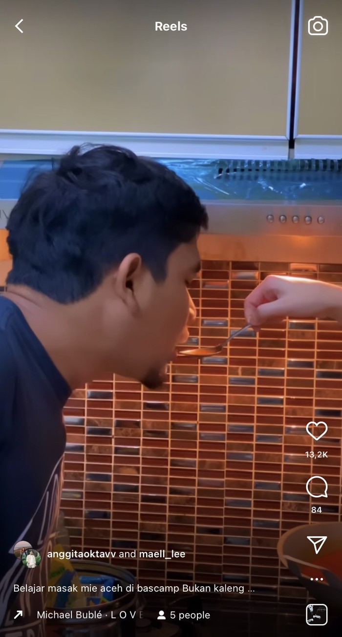 Resmi Menikah! Ini Momen Makan Bersama Maell Lee dan Anggita Oktaviani