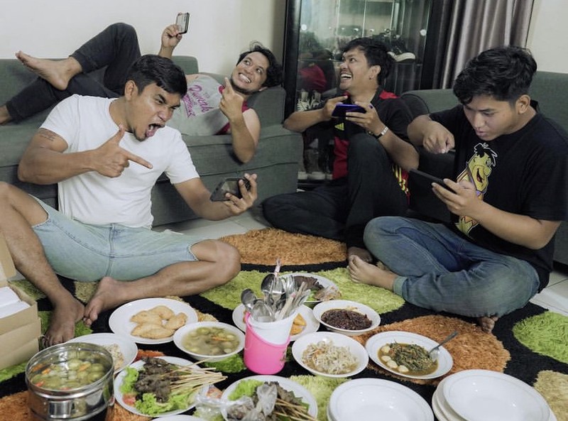 Resmi Menikah! Ini Momen Makan Bersama Maell Lee dan Anggita Oktaviani Resmi Menikah! Ini Momen Makan Bersama Maell Lee dan Anggita Oktaviani