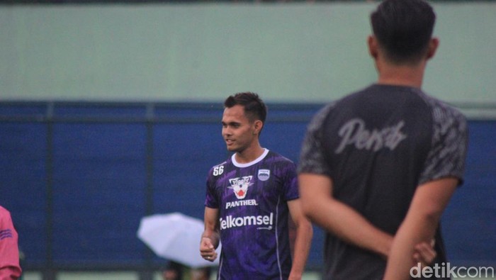 Rezaldi Hehanussa mulai jalani latihan bersama Persib Bandung.