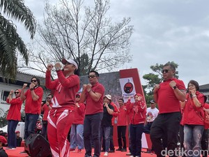 PDIP Gelar Senam Bersama di Gedung Sate, Ridwan Kamil Hadir Berbaju Merah