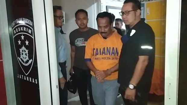 Samanhudi pakai baju tahanan