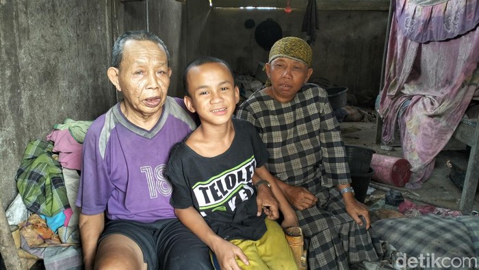 Sekeluarga penderita gangguan mental di Polman, Sulbar.