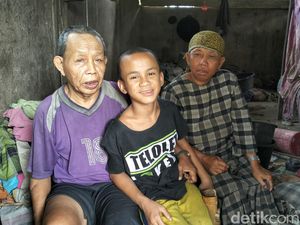 Sekeluarga Penderita Kejiwaan di Polman Tinggal di Gubuk Bareng Ayam