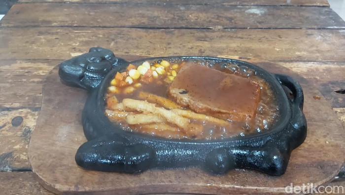 Steak murah dan enak yang cocok untuk mahasiswa (Raja Malo Sinaga/detikSumut)