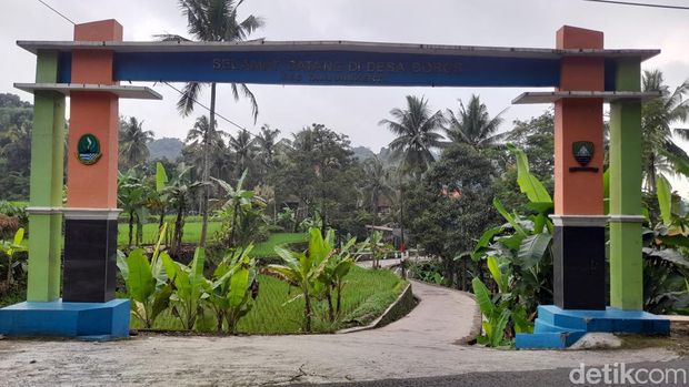 Suasana lingkungan di Desa Boros Sumedang.
