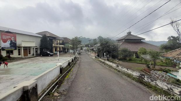 Suasana lingkungan di Desa Boros Sumedang.