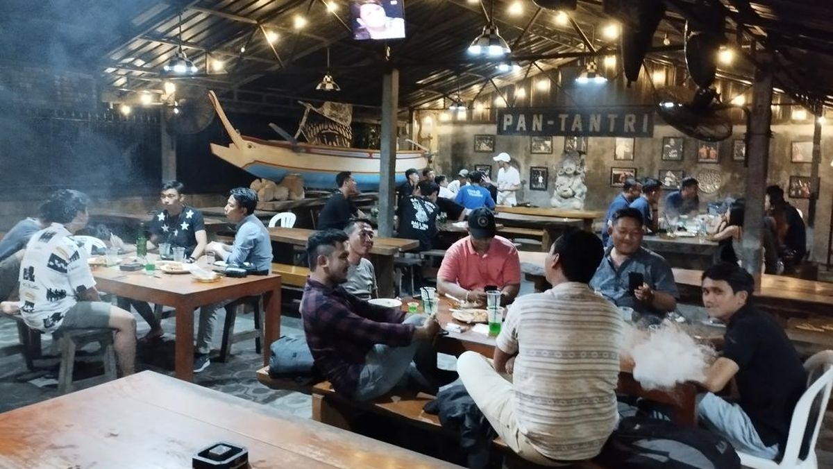 Kadek Unggit dan Kisah Arak Bali di Warung Pan Tantri