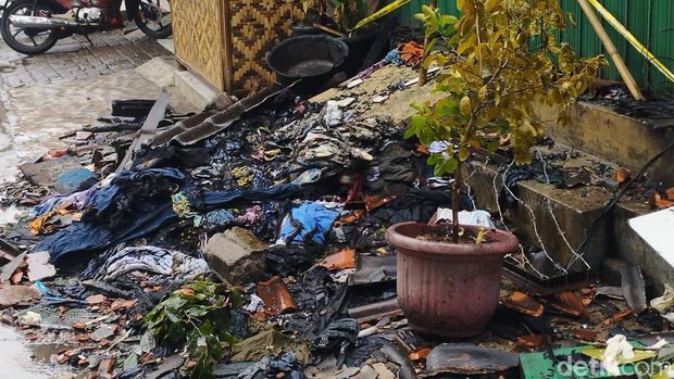Toko laundry di Tangerang yang terbakar