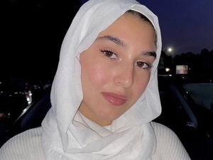 TikTokers Unggah Momen Pertamakali Pakai Hijab, Reaksi Para Sahabatnya Viral