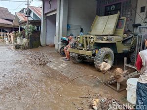 Banjir di Manado Berangsur Surut, Warga Mengungsi Kembali ke Rumah