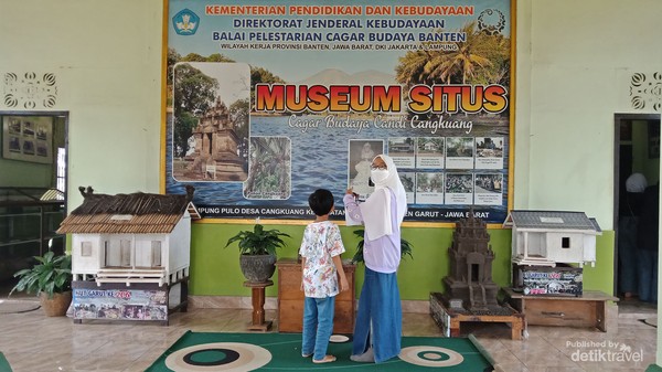 Museum situs ini menyimpan bebagai penemuan peninggalan sejarah seperti penulisan kitab oleh tangan Embah Dalem Arif dan ada juga Alquran.