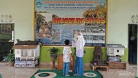 Museum situs ini menyimpan bebagai penemuan peninggalan sejarah seperti penulisan kitab oleh tangan Embah Dalem Arif dan ada juga Alquran.